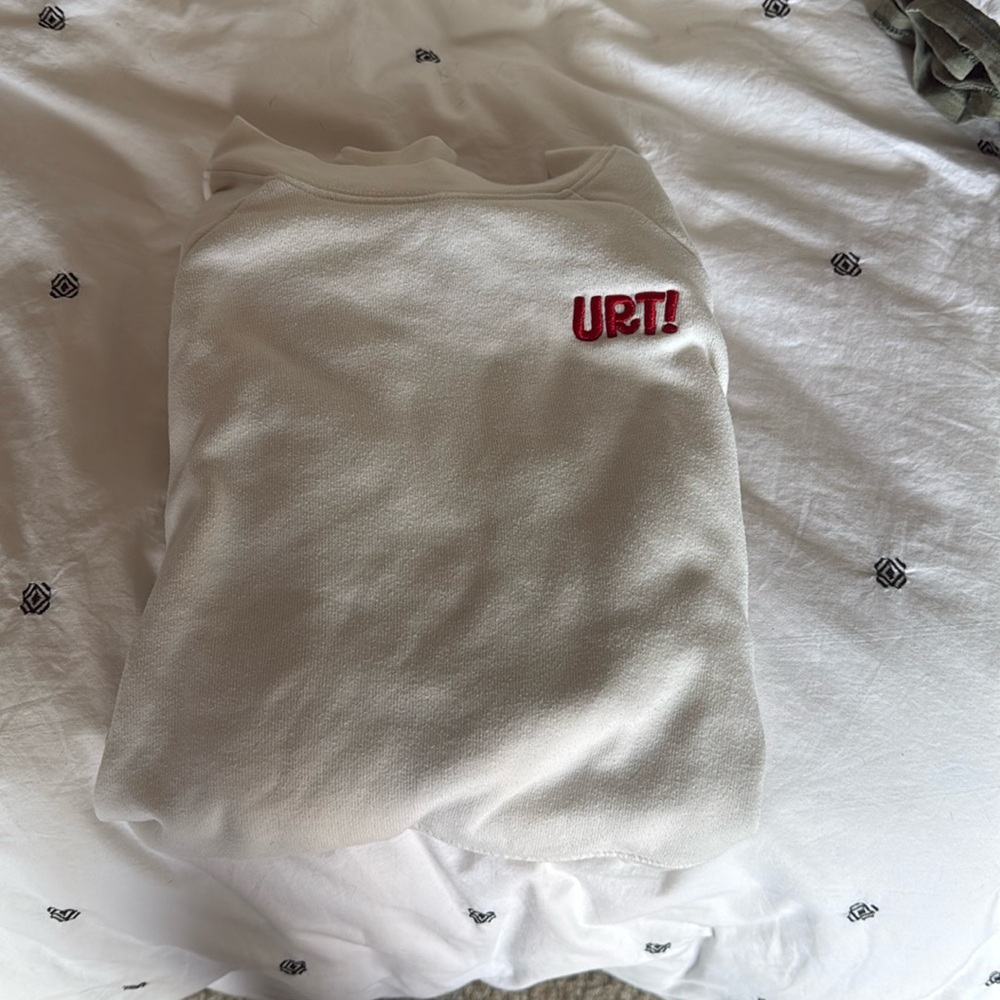 this is like a white cream and red urt! Crewneck that’s cropped